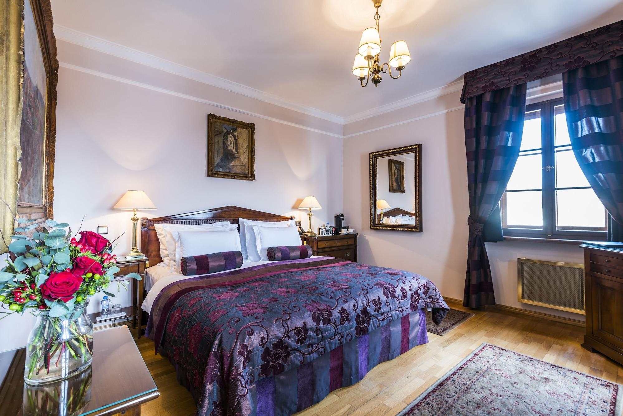 Golden Well Hotel Прага Екстериор снимка