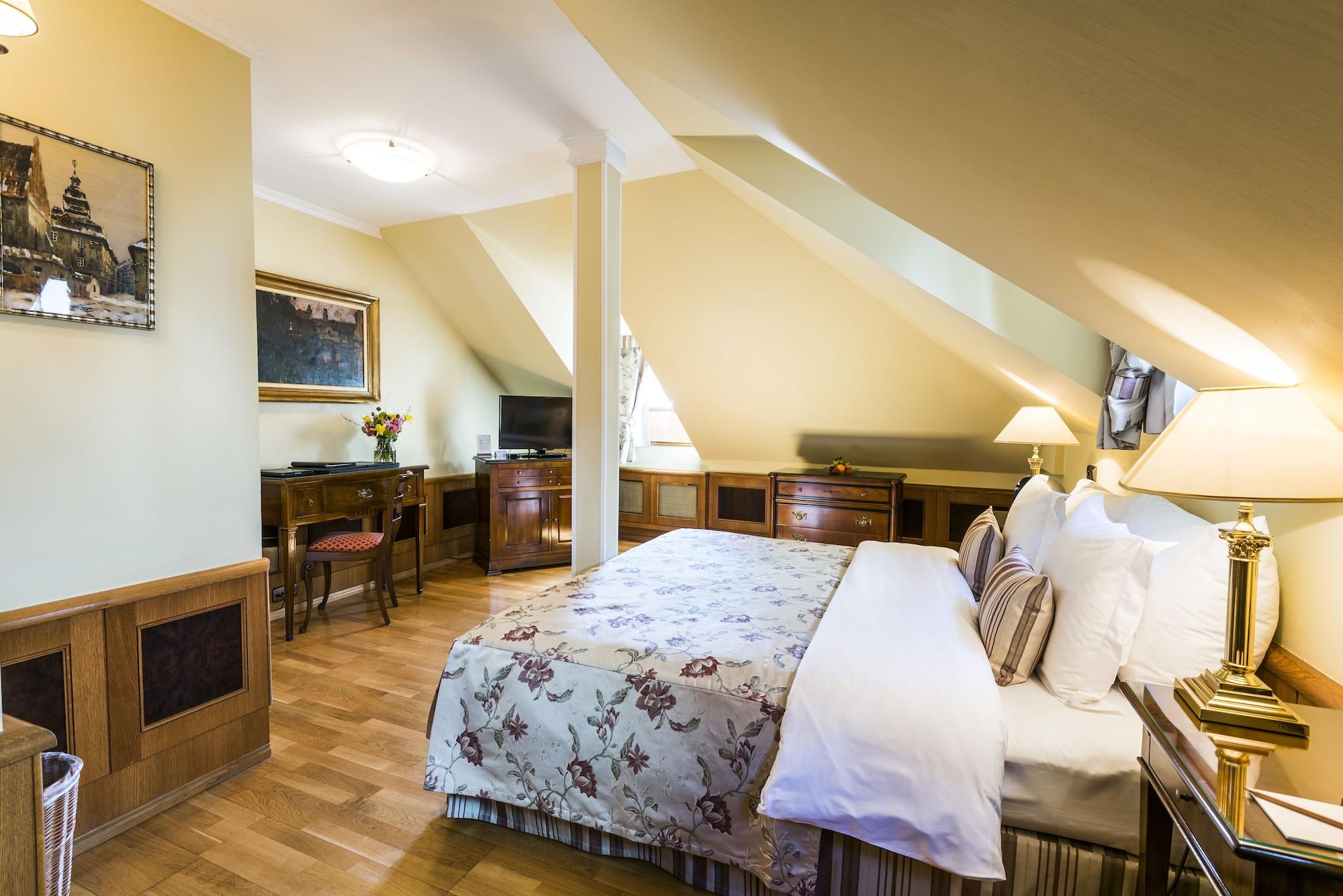 Golden Well Hotel Прага Екстериор снимка