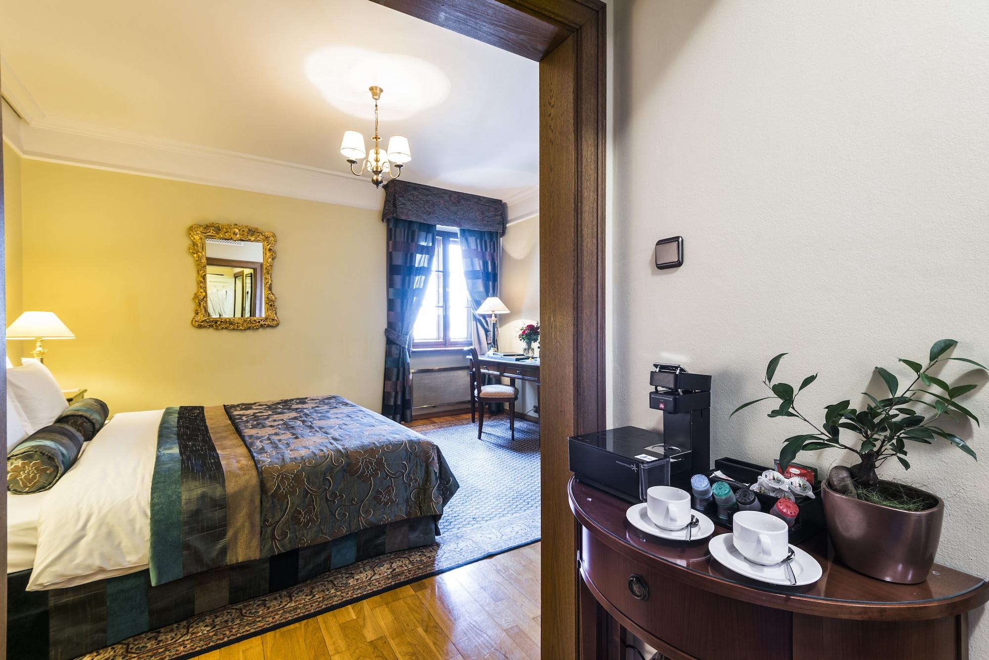 Golden Well Hotel Прага Екстериор снимка