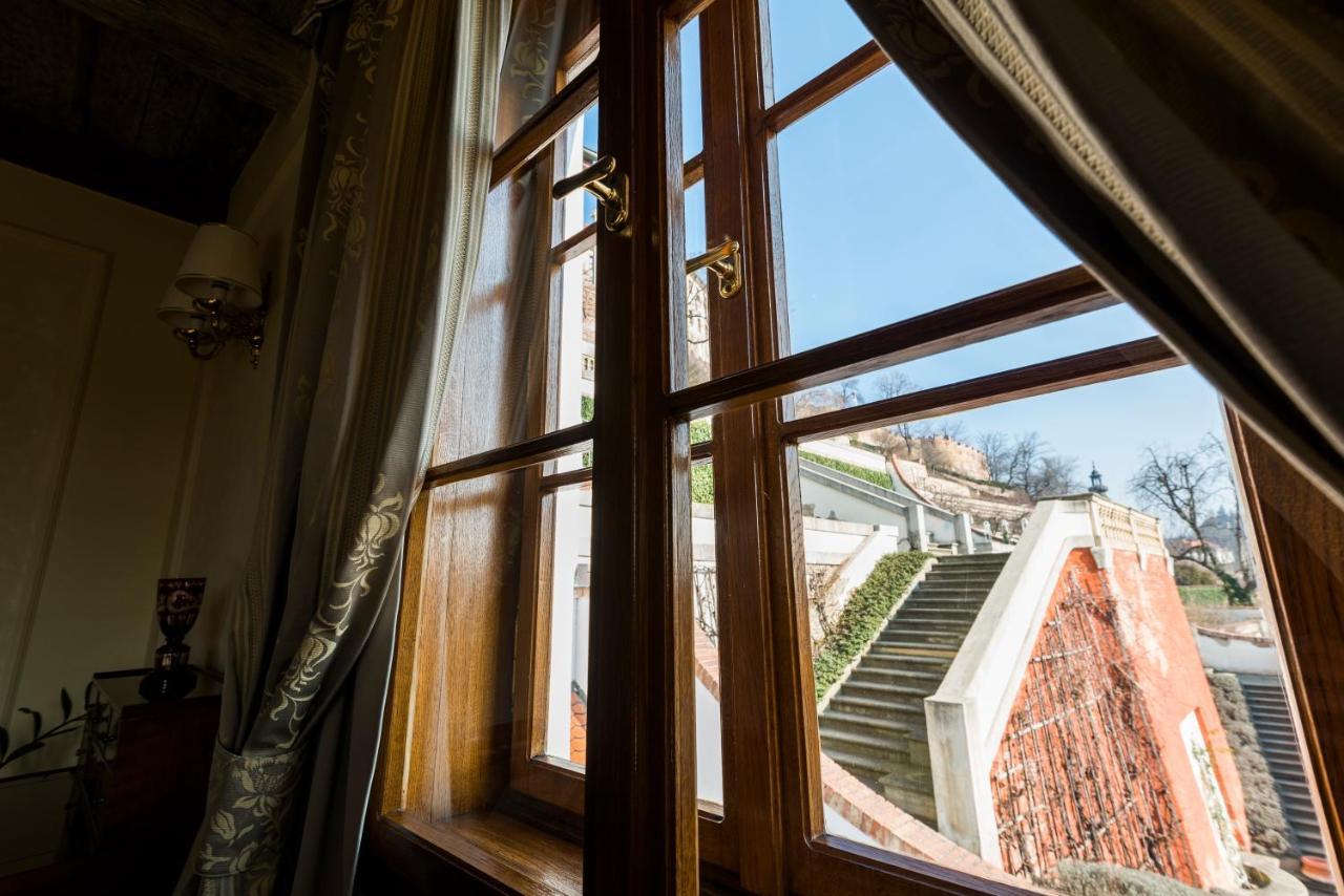 Golden Well Hotel Прага Екстериор снимка