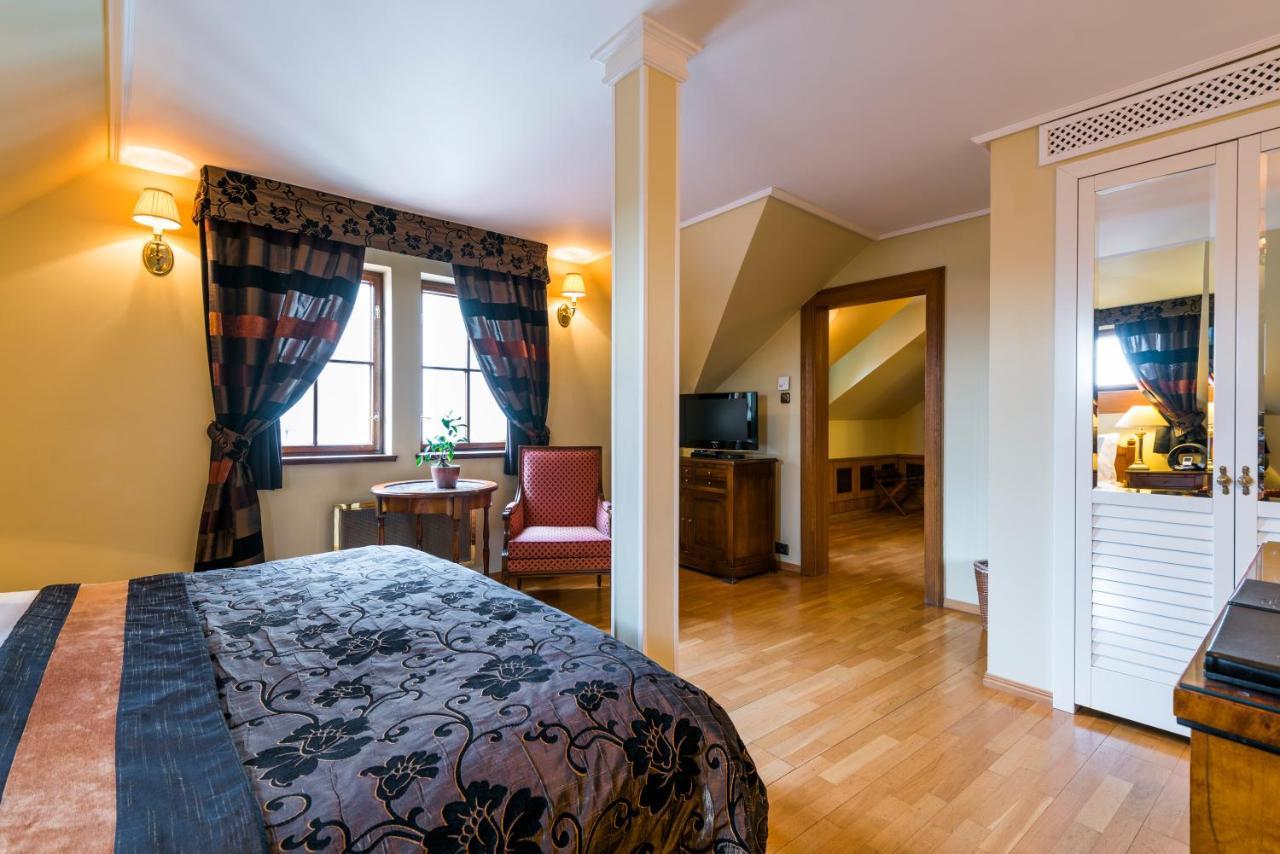 Golden Well Hotel Прага Екстериор снимка