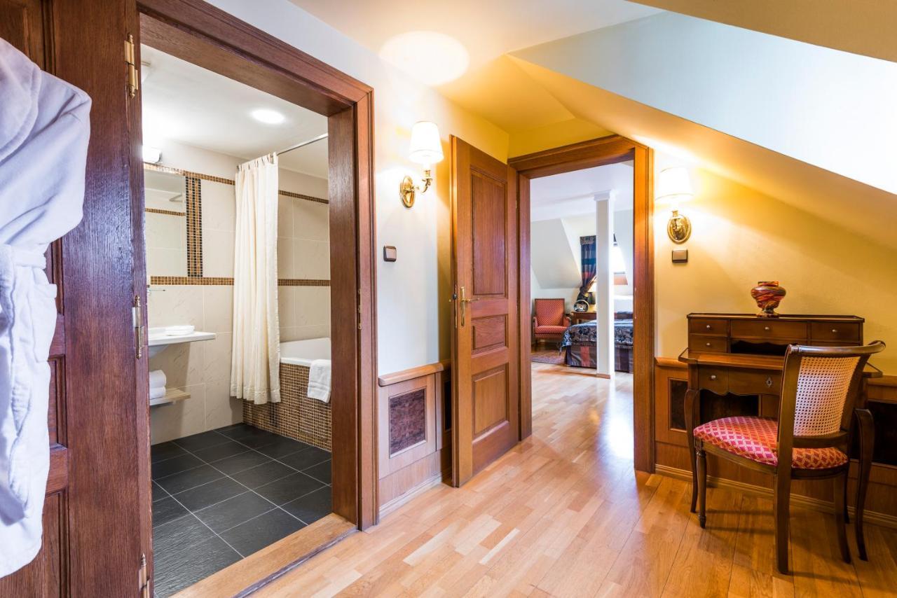 Golden Well Hotel Прага Екстериор снимка