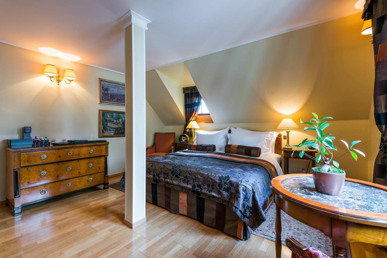Golden Well Hotel Прага Екстериор снимка