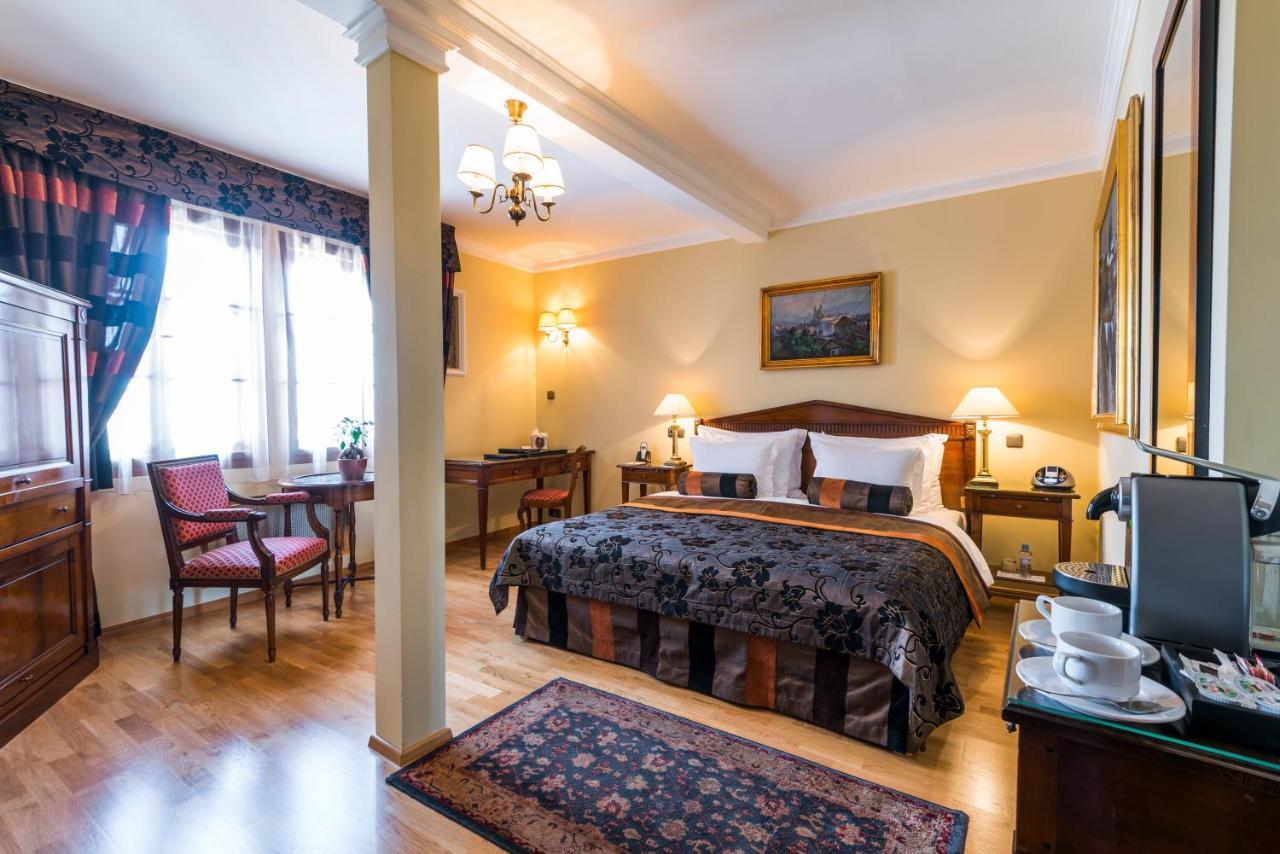 Golden Well Hotel Прага Екстериор снимка