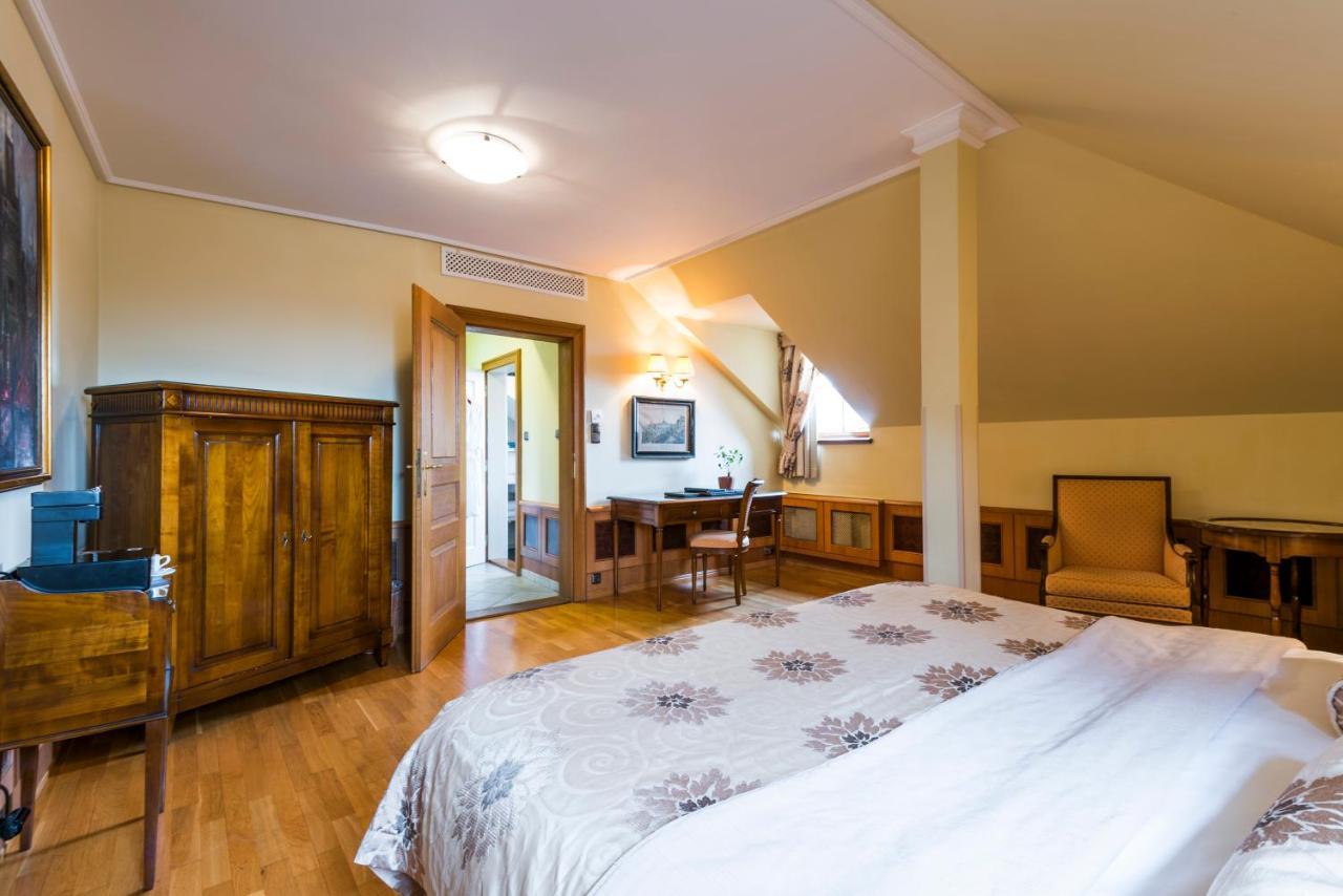 Golden Well Hotel Прага Екстериор снимка