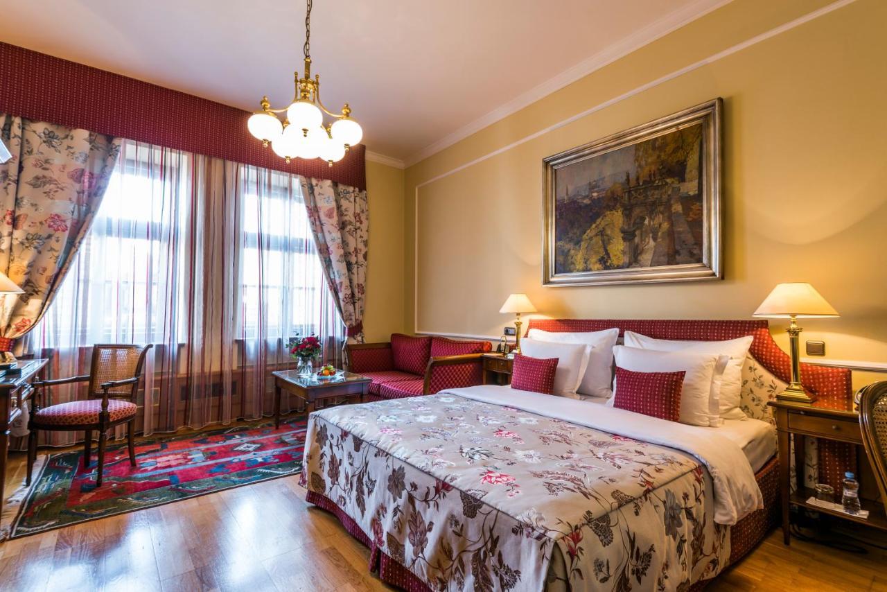 Golden Well Hotel Прага Екстериор снимка