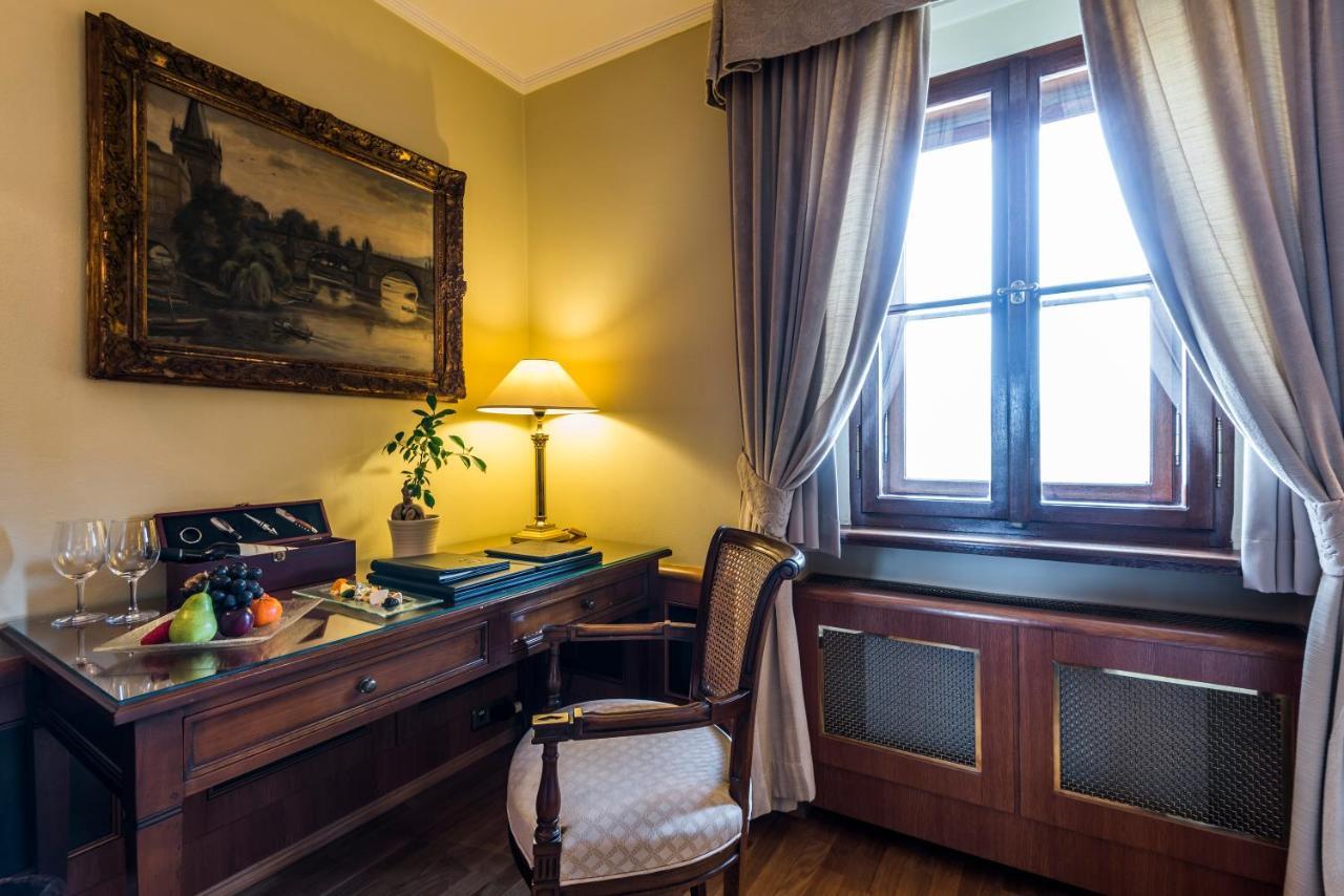 Golden Well Hotel Прага Екстериор снимка