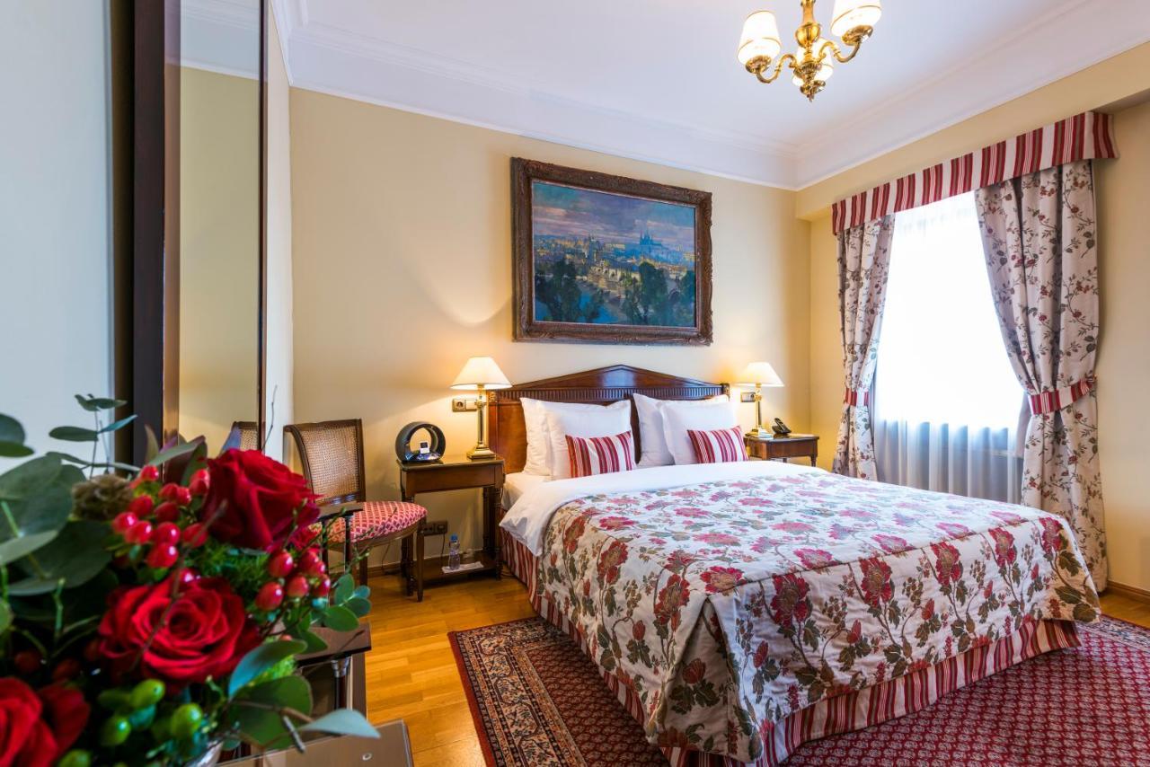 Golden Well Hotel Прага Екстериор снимка