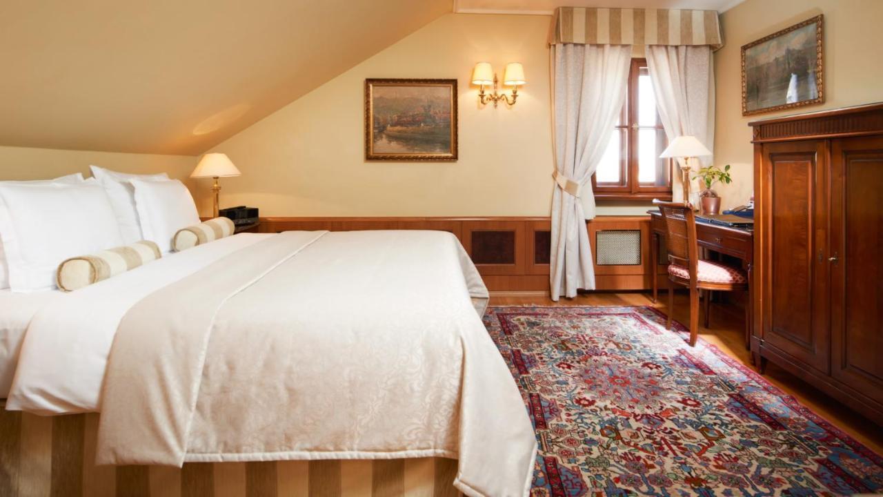 Golden Well Hotel Прага Екстериор снимка