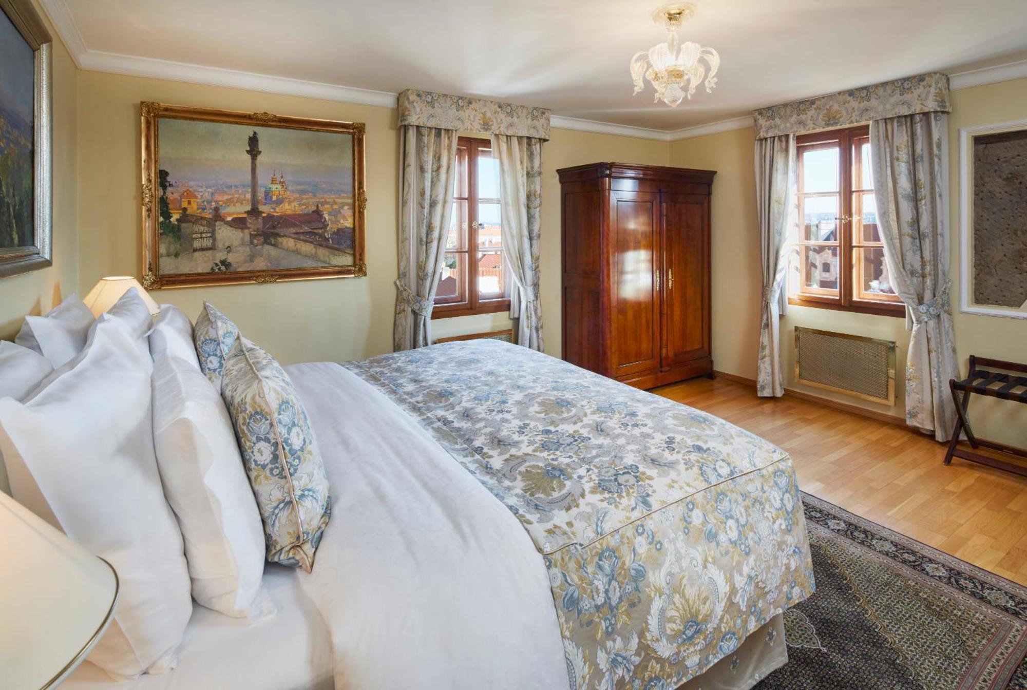 Golden Well Hotel Прага Екстериор снимка