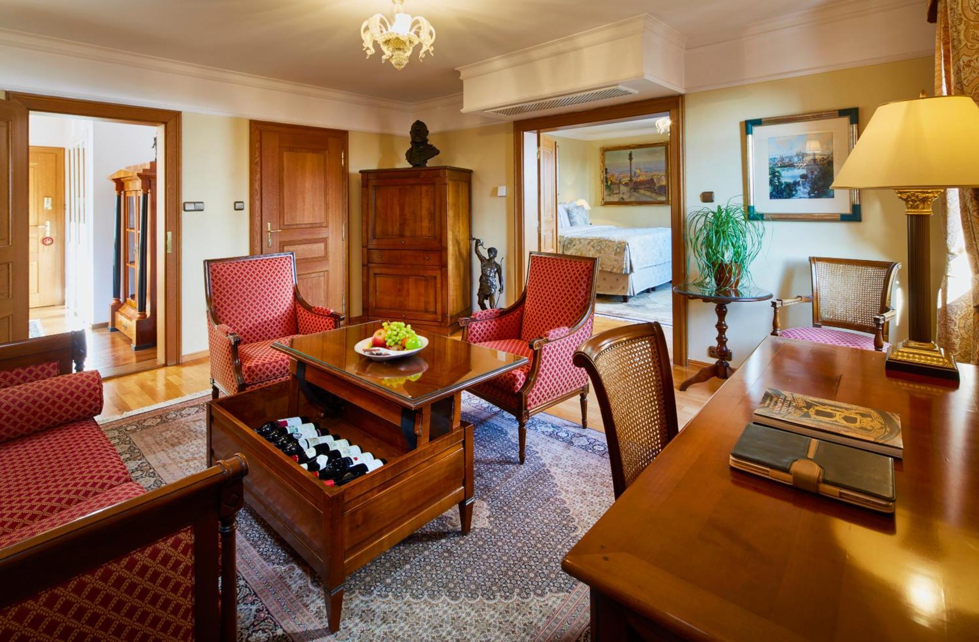 Golden Well Hotel Прага Екстериор снимка