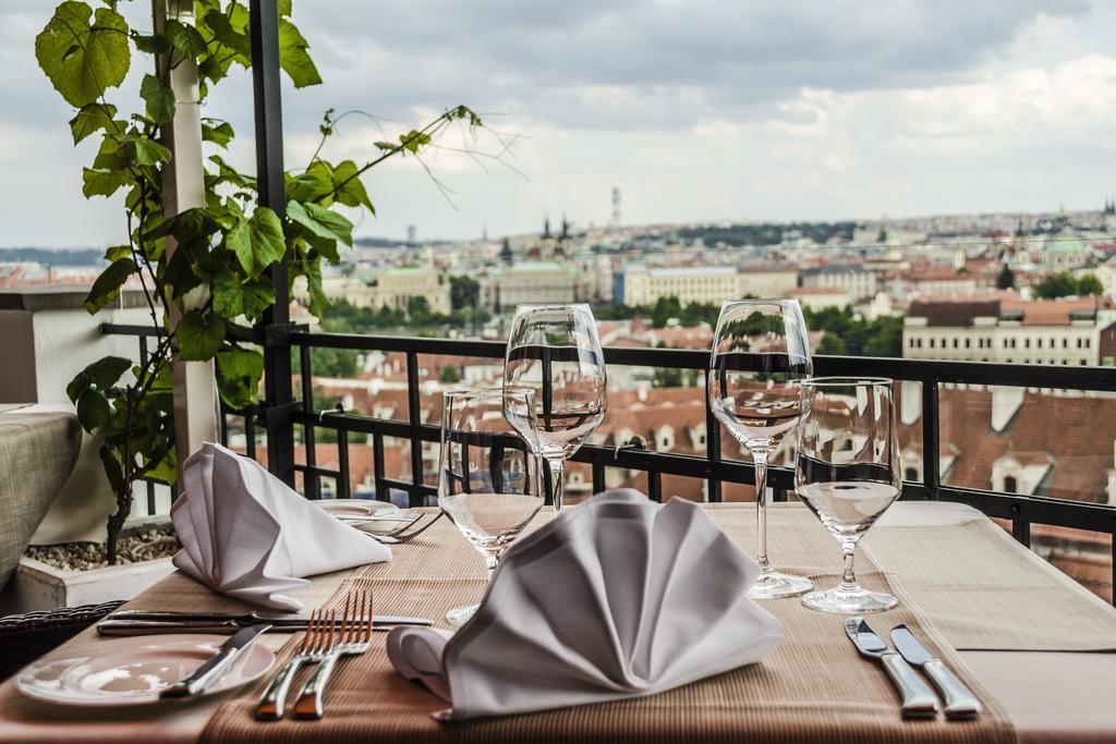 Golden Well Hotel Прага Екстериор снимка