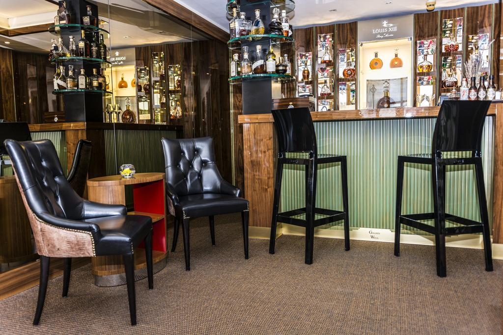 Golden Well Hotel Прага Екстериор снимка