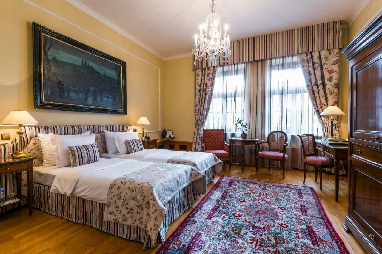 Golden Well Hotel Прага Екстериор снимка